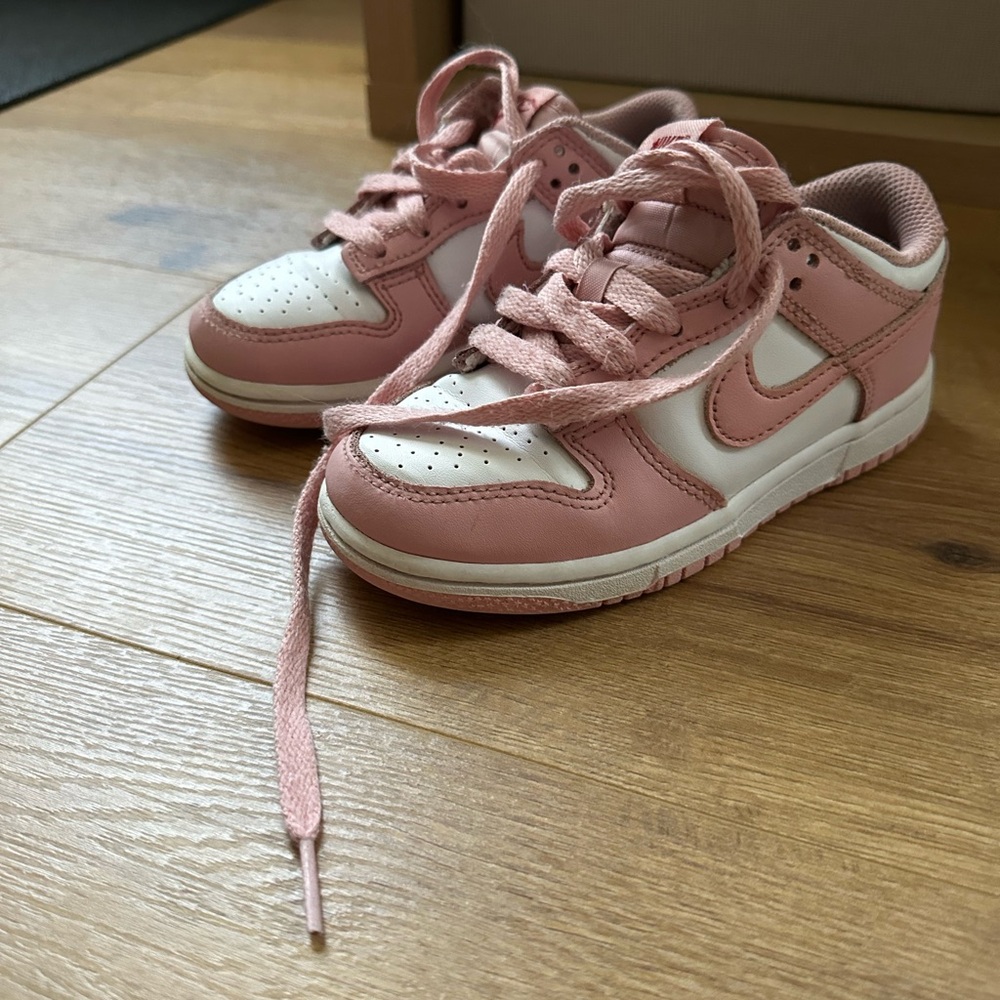 Nike Kids Sneakers in Pink and White